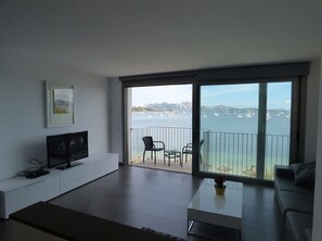 Living area - Apartment 'Voramar 33B Joana Attic' with Sea View, Wi-Fi and Air Conditioning (Port de Pollensa)