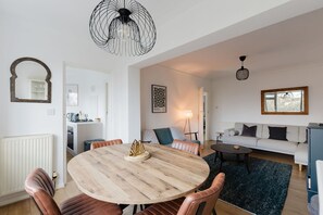 TV - GuestReady - Charming 3-Bedroom Apartment in NW11 (London)