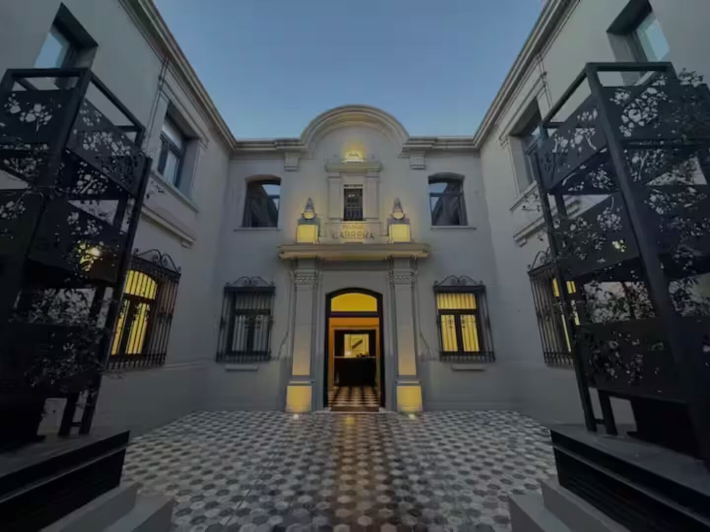 المنشأة من الخارج