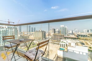 Luxury-Apartment, Balkon, Stadtblick | Balkon