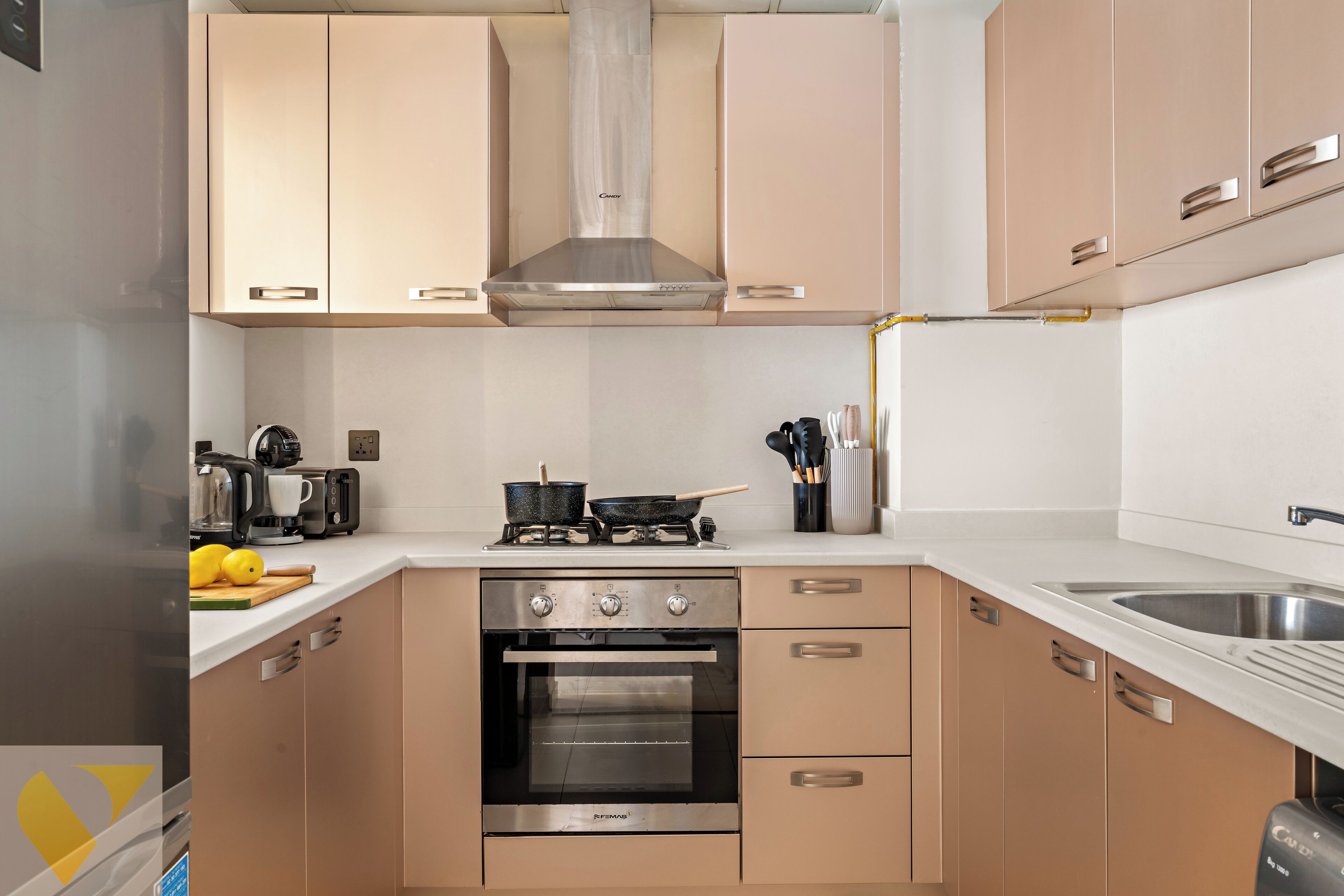 Apartamento superluxo, sacada, vista para a cidade | Cozinha privada | Geladeira grande, micro-ondas, fogão, cooktop