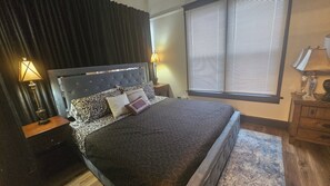 Unclassified image, 4 of 14, button - Drake Ivy Barn (Des Moines)