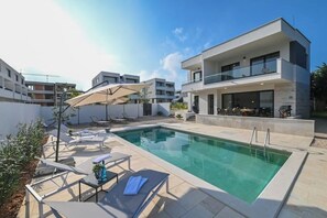 Pool - Villa Lunika (Novalja)