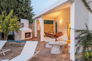 Outdoor dining - Villa Ficus (Novalja)