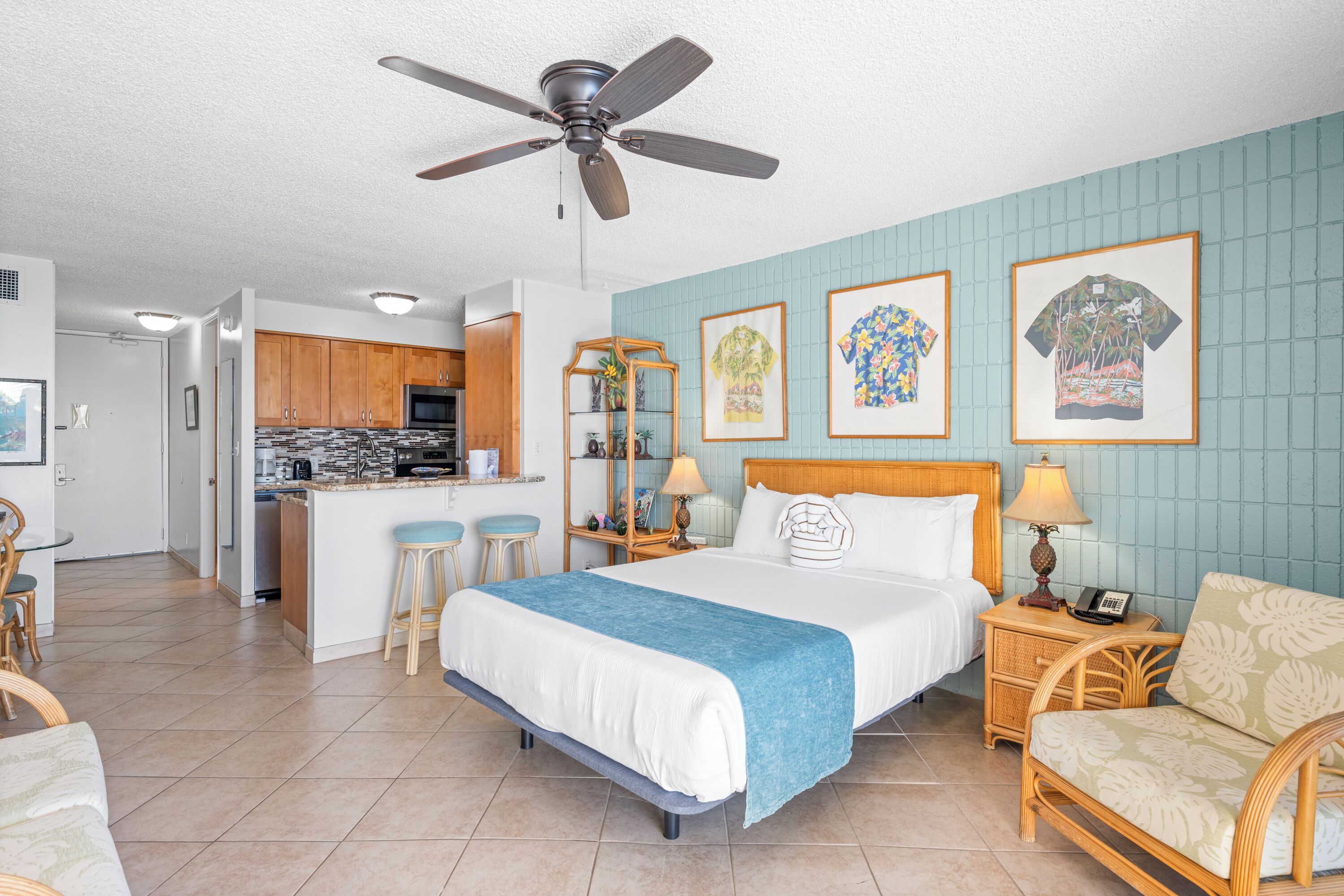 Työpöytä, Wi-Fi, vuodevaatteet