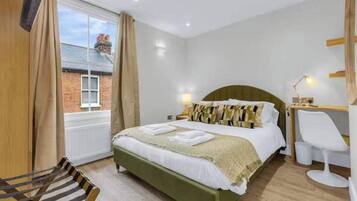 Iron/ironing board, free WiFi, bed sheets
