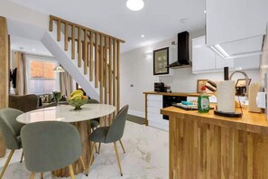 Dining - Think Positive House at Canterbury - Pass the Keys (Canterbury)