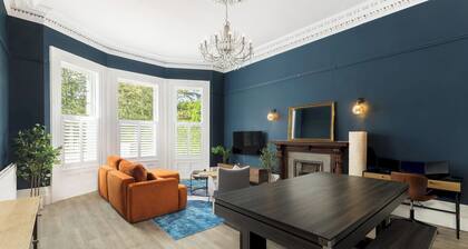 Spacious & Modern 2 Bed Apartment with Parking - Pass the Keys