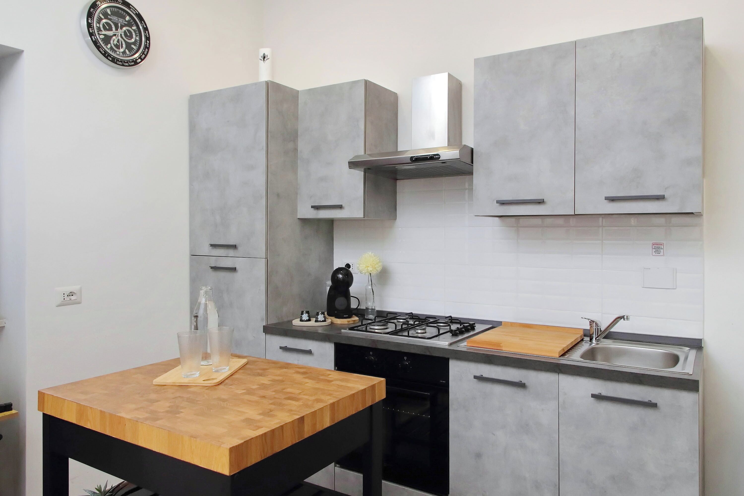 Frigorifero, piano cottura, macchina per tè/caffè