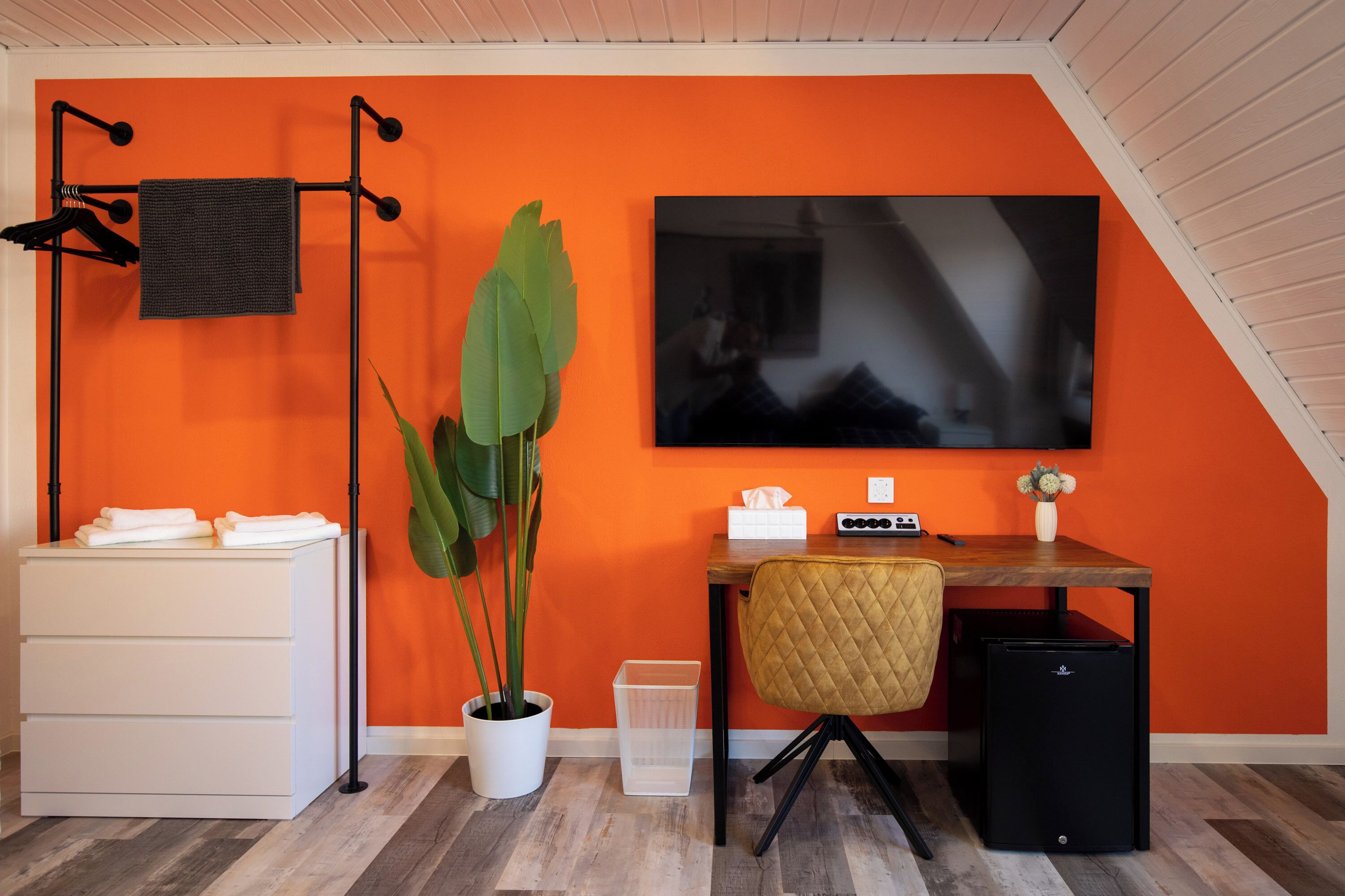 Desk, laptop workspace, free WiFi