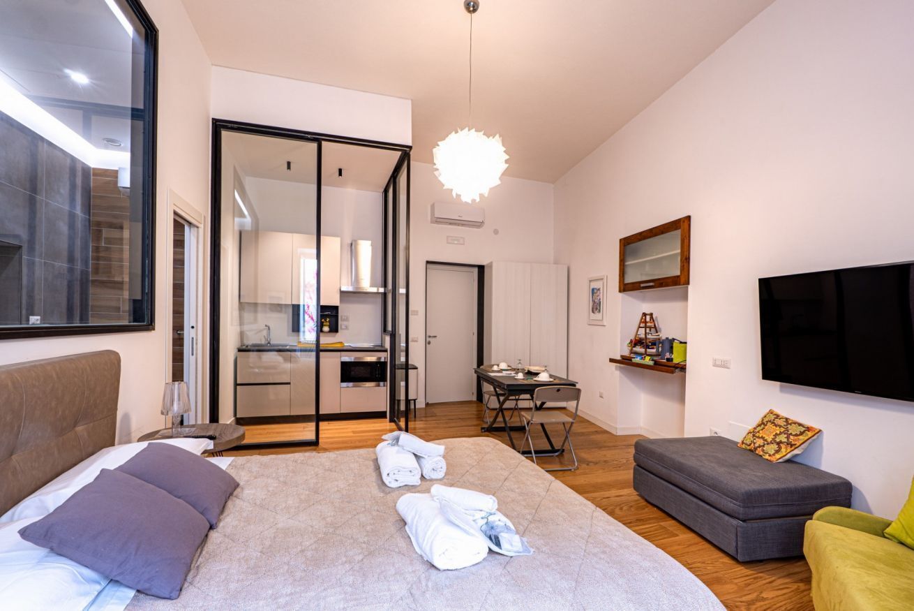 1 soverom og strykejern/-brett