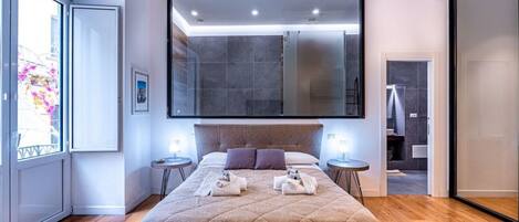 1 habitación y tabla de planchar con plancha