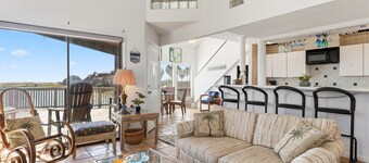 Coastal Lagoon Retreat in Matagorda w/ Beach Views & Pool Access