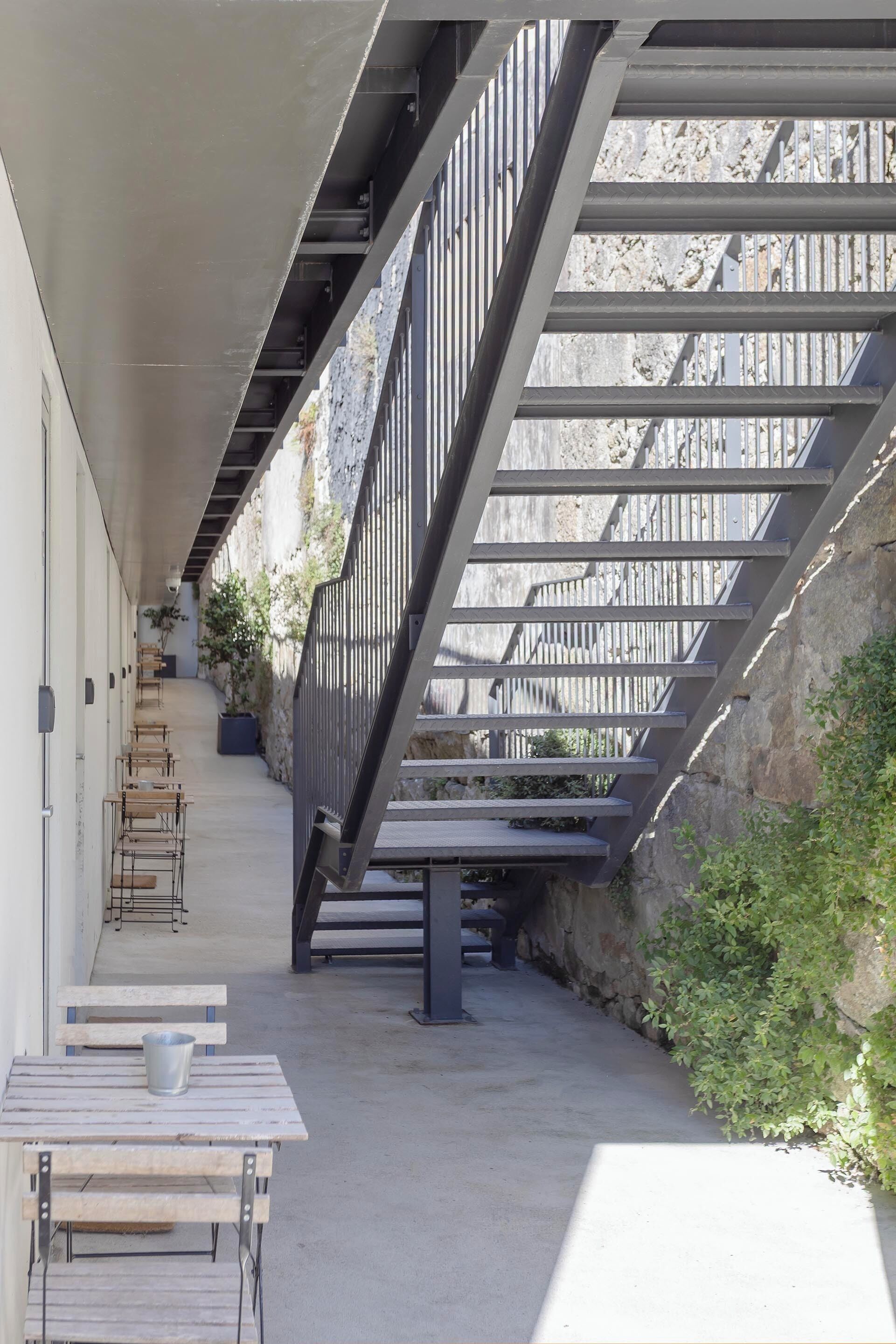 المنشأة من الخارج