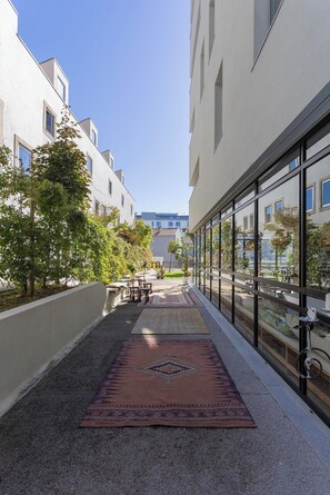 Exterior detail - Regras Apartments & Garden A6 by Benefit Collection (Porto)