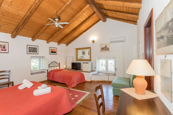 2 bedrooms, WiFi, bed sheets - Room 'Case Zuccaro - Pitosporum' with Mountain View, Wi-Fi and Air Conditioning (Trecastagni)