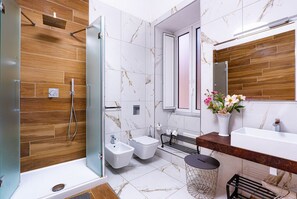 Shower, jetted bath, bidet, towels