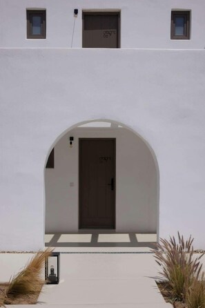 المنشأة من الخارج