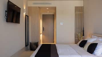 Een kluis op de kamer, een bureau, gratis wifi, beddengoed