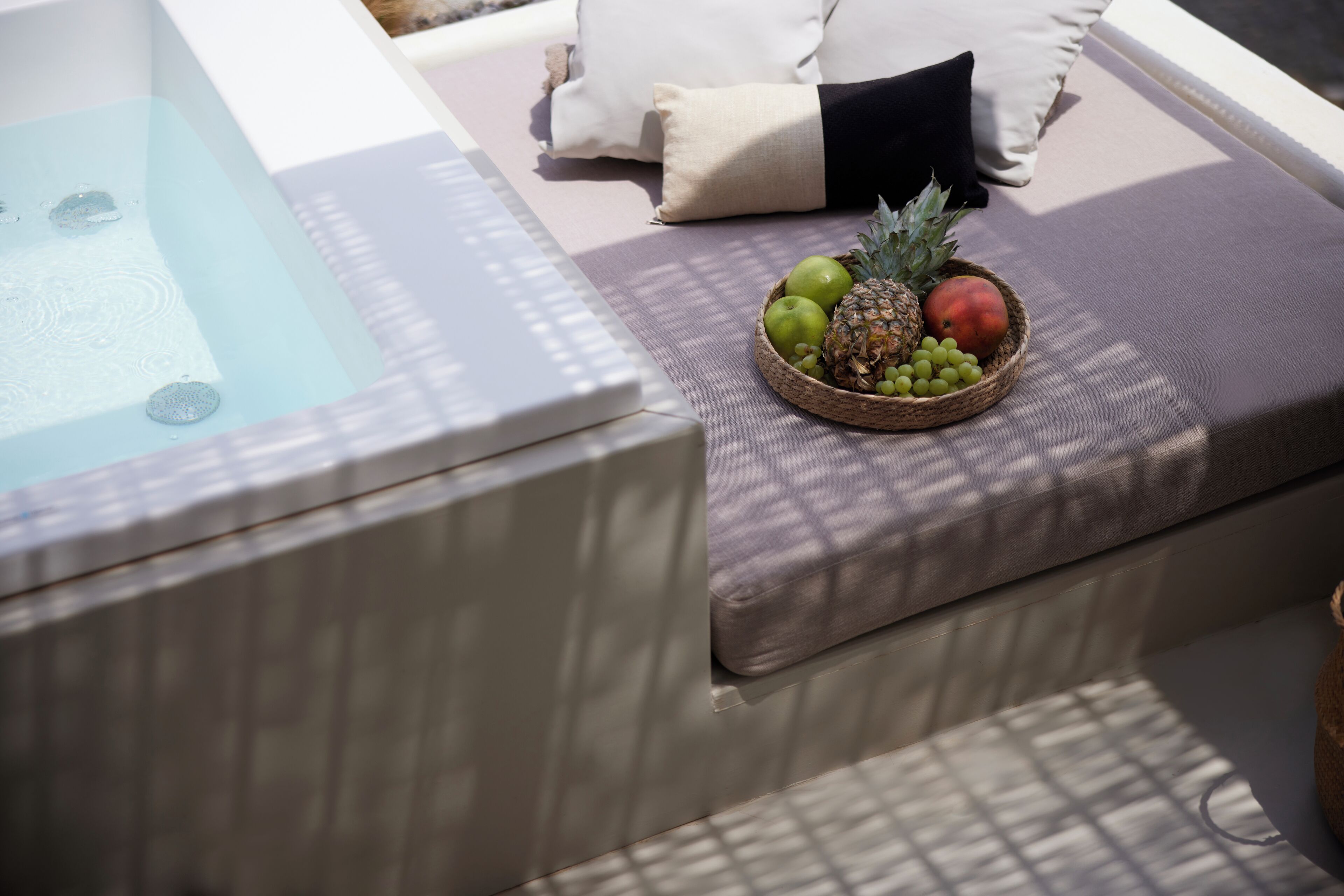 Quarto casal, banheira de hidromassagem | Cofres nos quartos, escrivaninha, Wi-Fi de cortesia, roupa de cama