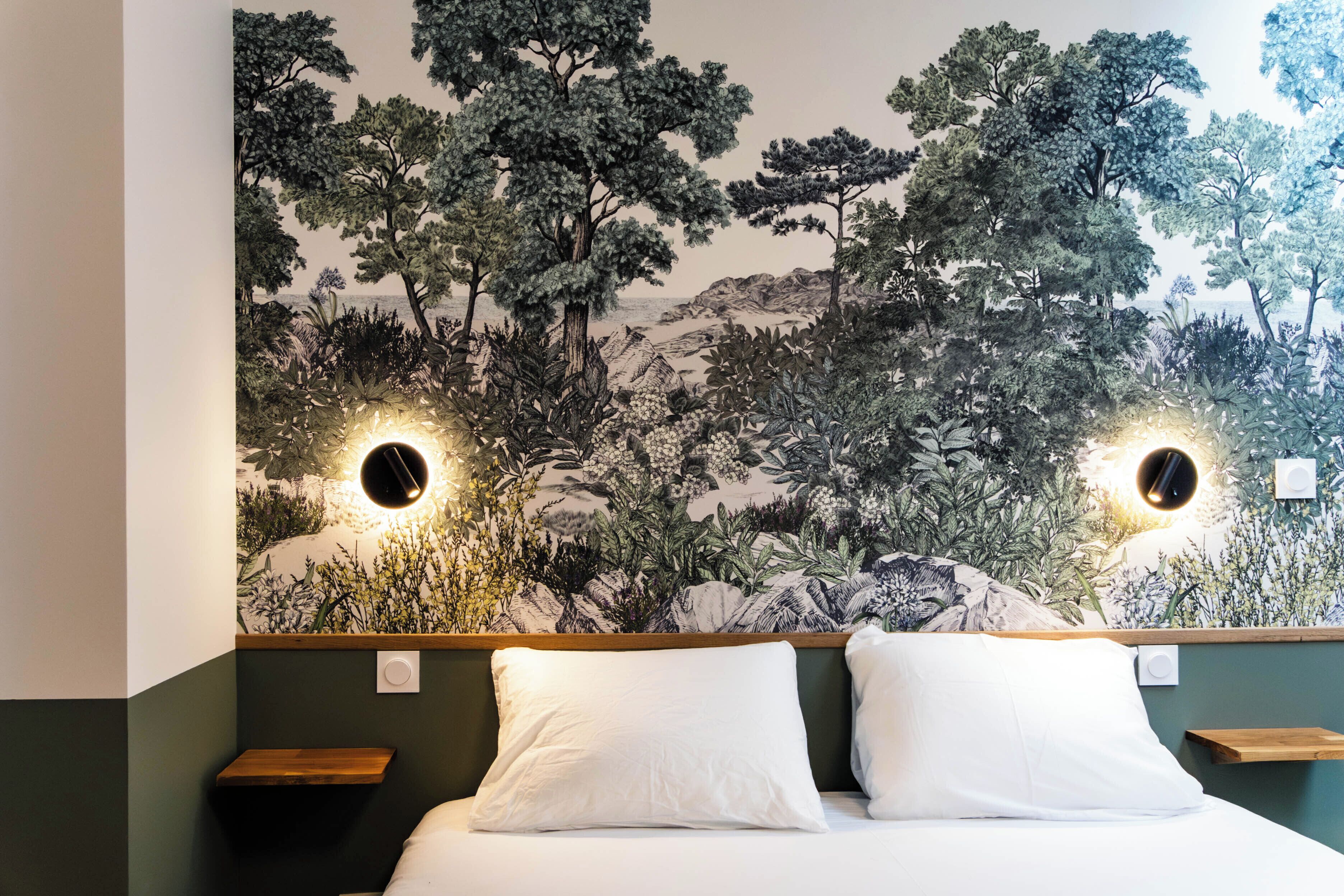 Bureau, lit parapluie, Wi-Fi gratuit, draps fournis