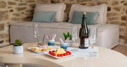 Breton Escape – Luxury Apartment with Balneo Spa in Central Quimper