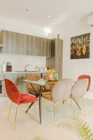 Dining - Plush Three Bedroom at Embassy Gardens (Accra)
