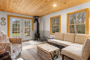 Interior - The Tide House, Cozy Waterfront Cottage + Bunkhous (Spruce Head)