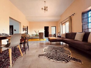 Living area - Bed and breakfast in the ports of the Agafay desert. Electric mountain bike tour (Marrakech)