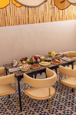 Desayuno completo incluido todos los días