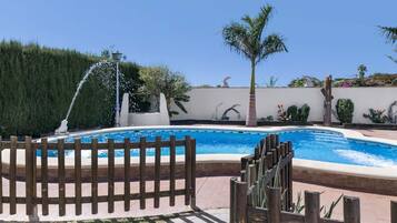 Kolam renang terbuka