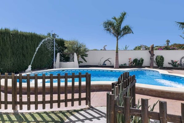 Outdoor pool - House Near the sea With Shared Pool and Parking (Conil de la Frontera)