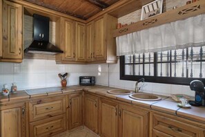 Private kitchen - House Near the sea With Shared Pool and Parking (Conil de la Frontera)