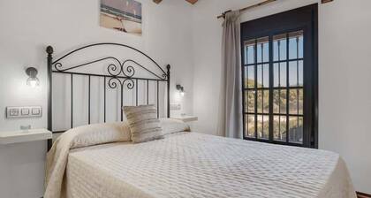 House Near the sea With Shared Pool and Parking