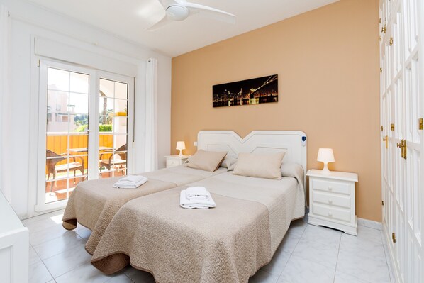 アイロン / アイロン台、WiFi、ベッドシーツ