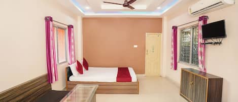 Family Quadruple Room | Desk, free WiFi