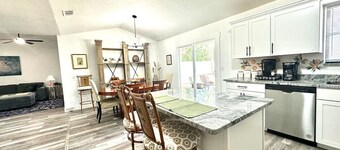 Sunshine & Saddles - Minutes to WEC!