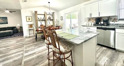 Sunshine & Saddles - Minutes to WEC!