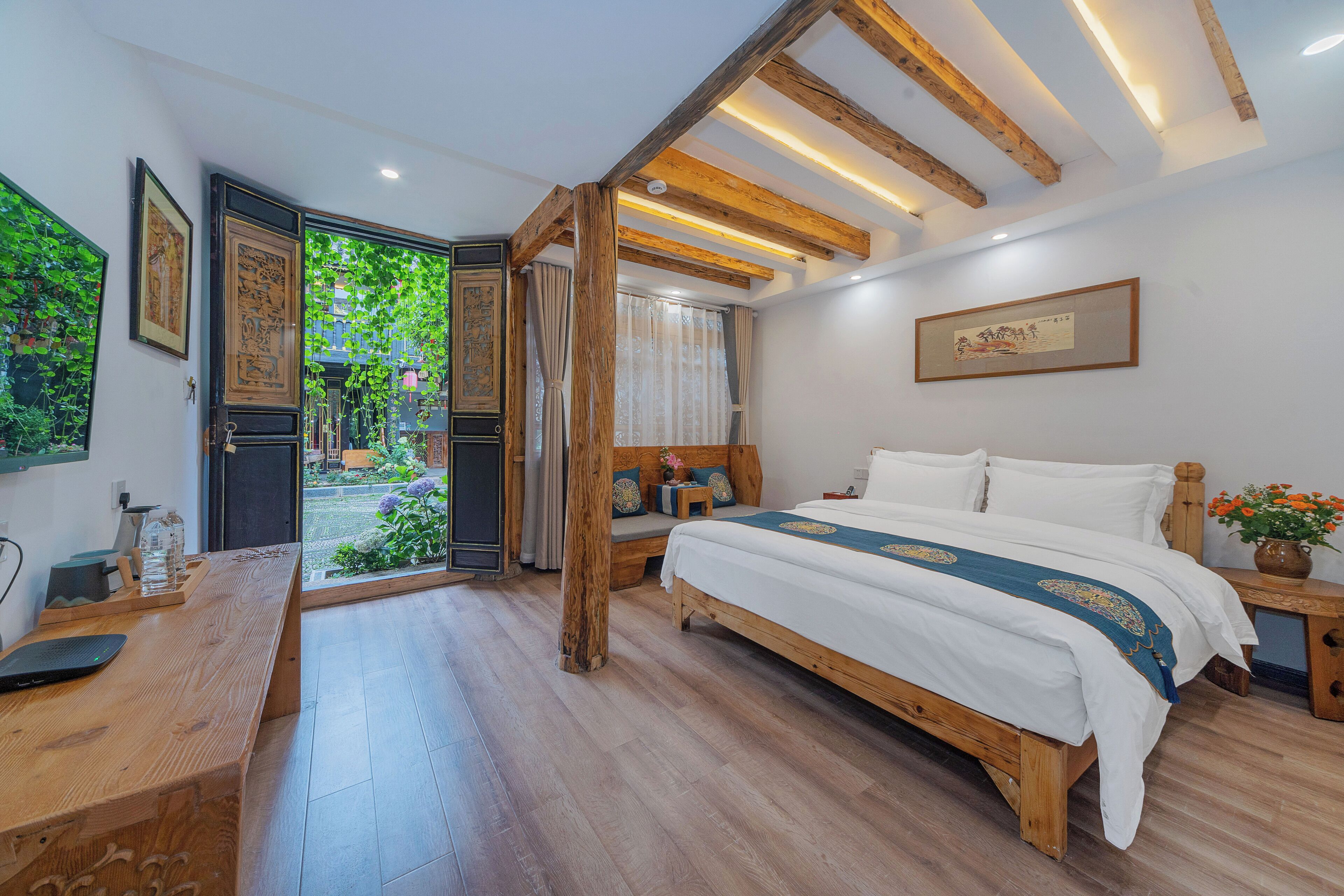 Chambre Double, balcon, vue cour intérieure | Wi-Fi gratuit