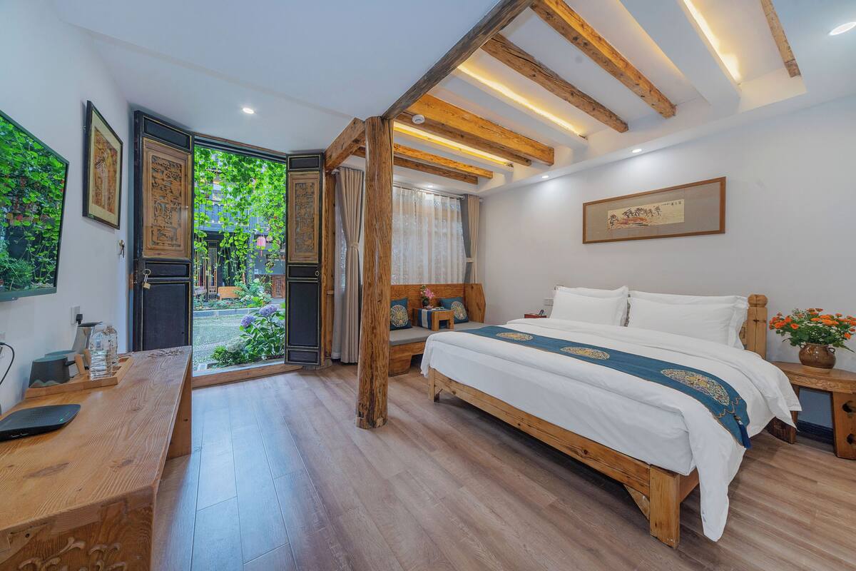 Chambre Double, balcon, vue cour intérieure