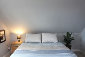 3 bedrooms, desk, WiFi, bed sheets - Ocean View Cottage, With Access To Tracadie Bay-Minutes From Blooming Point (Mount Stewart)