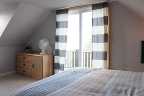 3 chambres, bureau, Wi-Fi, draps fournis