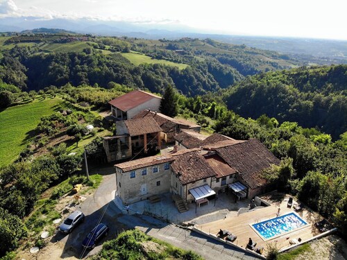 Italian Wine Country Family Escape | Pool & Panoramic Views (app Due)
