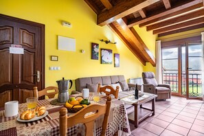 Dining - Apartment 'La Viña 9' with Mountain Views and Wi-Fi (Corao)