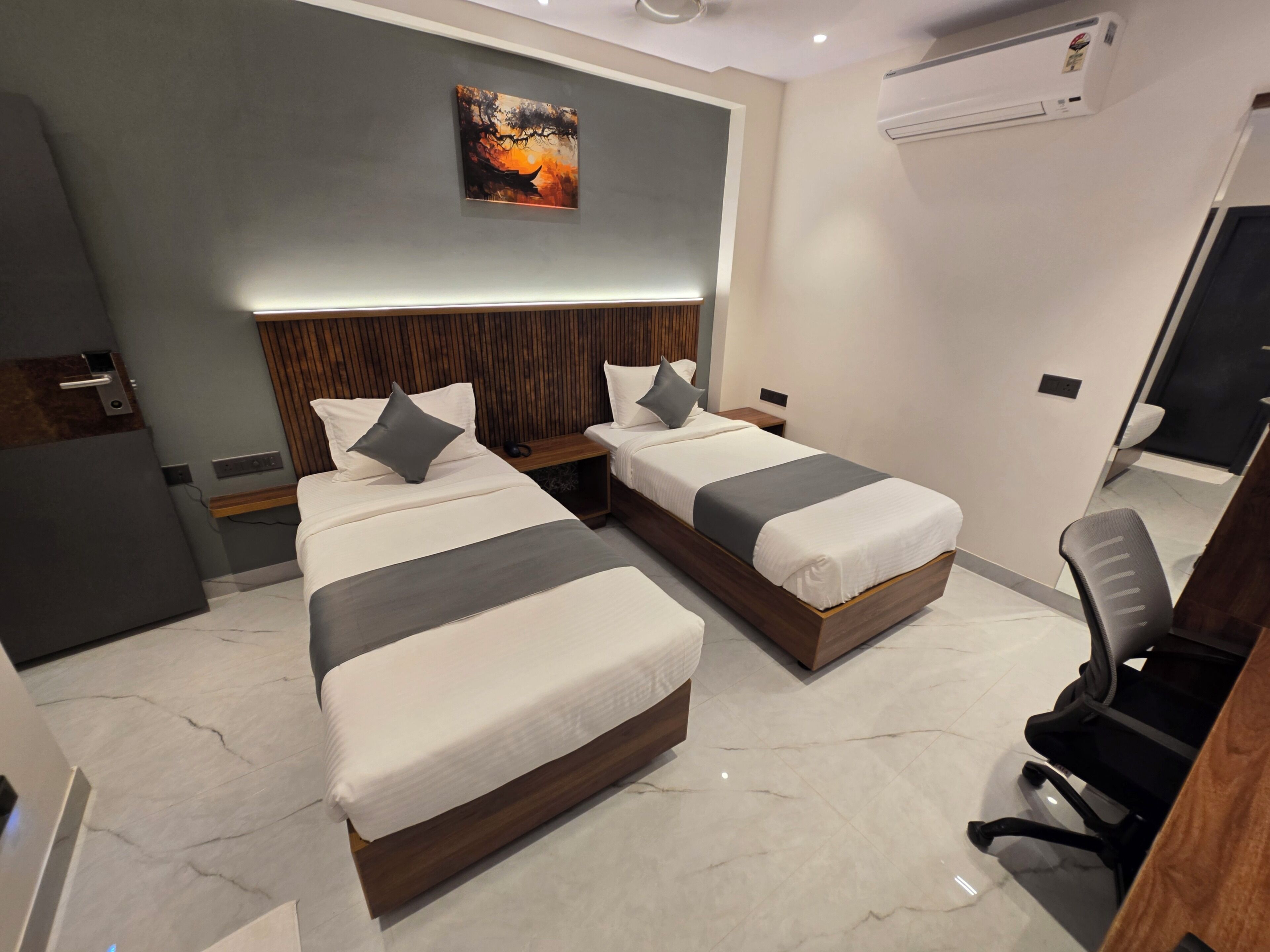 Habitación con 2 camas individuales, vista a la ciudad | Wifi gratis 