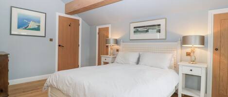 3 bedrooms, individually decorated, individually furnished, free WiFi