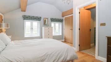 3 bedrooms, individually decorated, individually furnished, free WiFi