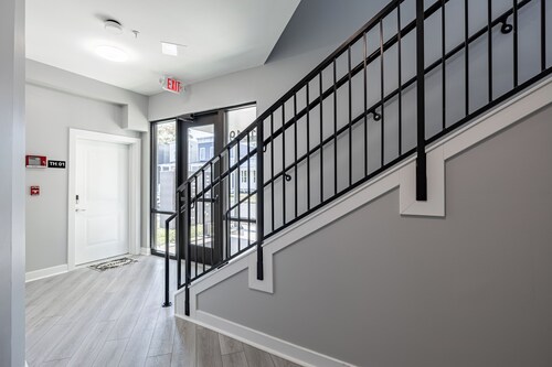 Capital City Apt - 101