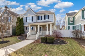 Exterior - Luxury 4 Bedroom Home Elgin (Elgin)