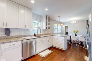 Fridge, microwave, oven, stovetop - Luxury 4BR Home w/ Pool Table &Beautiful Kitchen (Elmhurst)